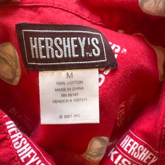 Hershey's red chocolate kiss short sleeve cotton button up short SIZE M - Picture 4 of 5